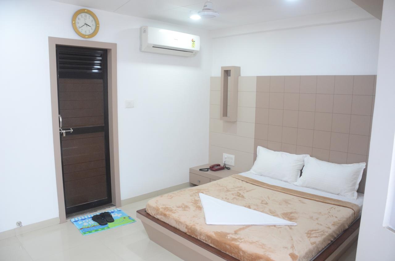 Hotel Ideal Vadodara Exterior foto