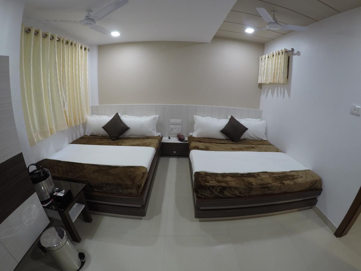 Hotel Ideal Vadodara Exterior foto
